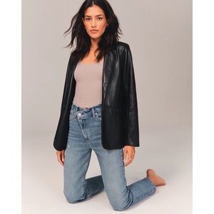 Abercrombie NWT Ultra High Rise 90s Jeans